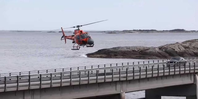 Джеймс Бонд: дивіться, як улюблений кіногерой розсікає на Aston Martin під час зйомок - фото 333772