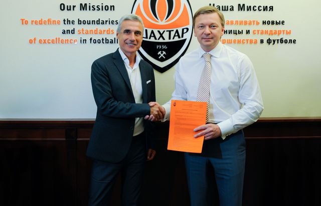 Луїс Кастро і президент Шахтаря Сергій Палкін - фото 333781