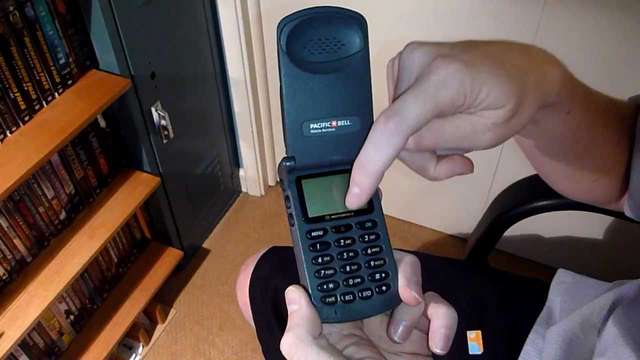 Motorola Startac 8000 – перша популярна жабка - фото 333927