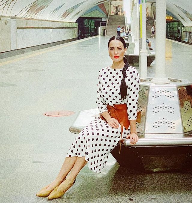 Спокуслива Даша Астаф'єва у метро викликала хвилю коментарів - фото 333936