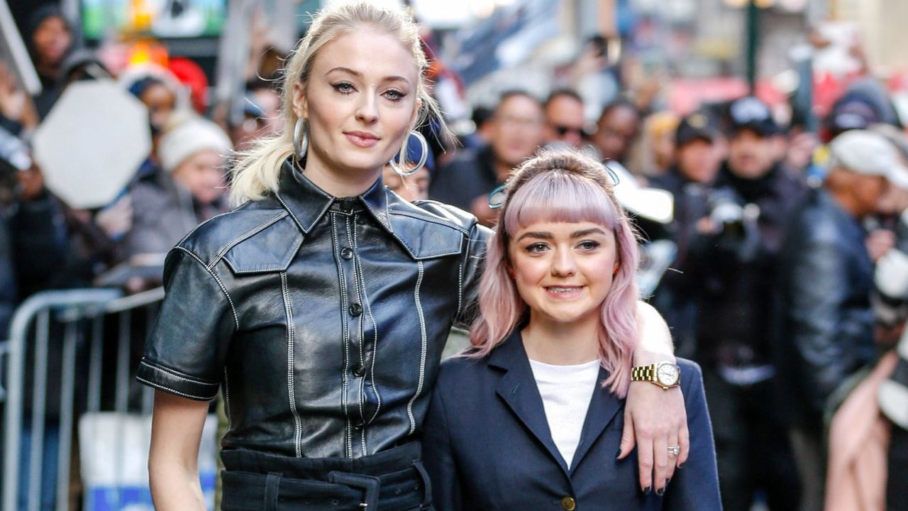 Зірка Гри престолів розповіла, кого хоче поцілувати з героїнь серіалу