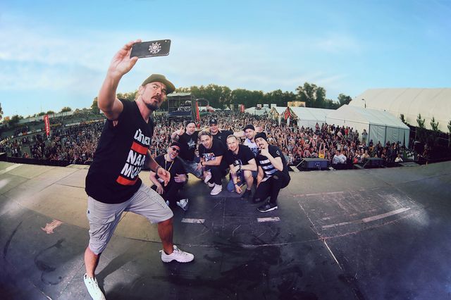 ТНМК – Ми Смішили Бога: ностальгійний кліп, який повертає в дитинство - фото 334324