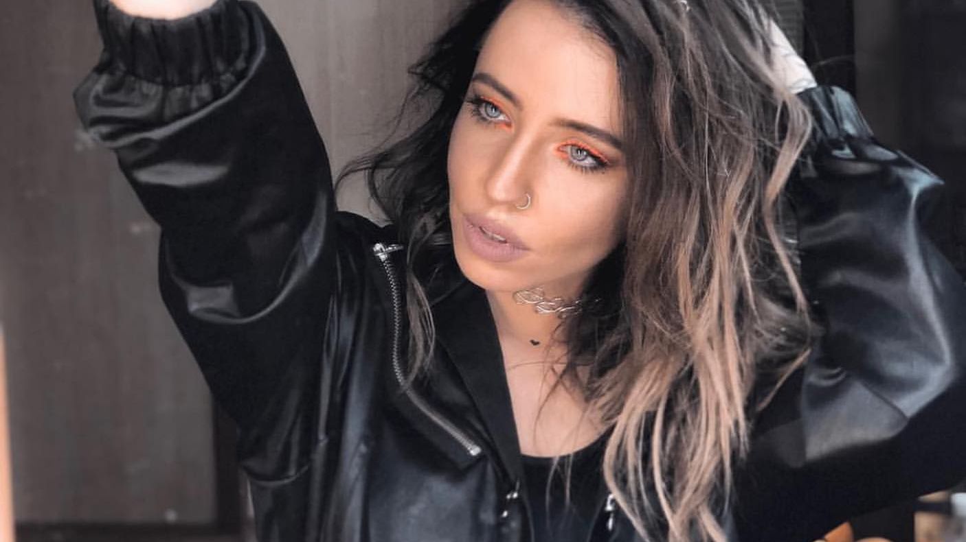 Знаменитість похвалилася обкладинками Pink - фото 1