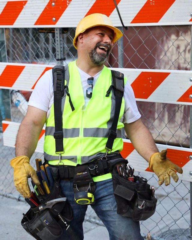 Звичайний будівельник із США підірвав мережу - фото 334507