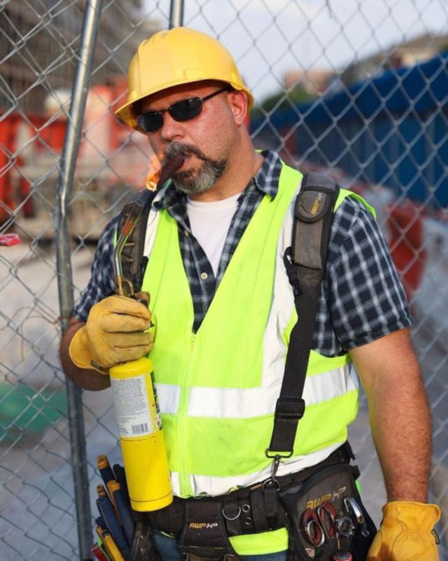 Звичайний будівельник із США підірвав мережу - фото 334512