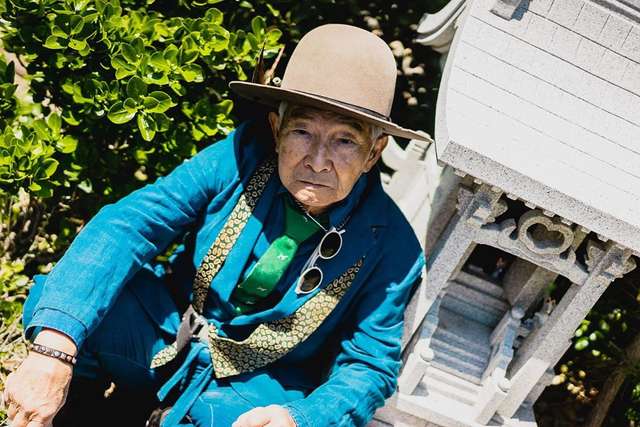 Модний та ефектний 84-річний пенсіонер з Японії підкорив мережу: яскраві фото - фото 334628