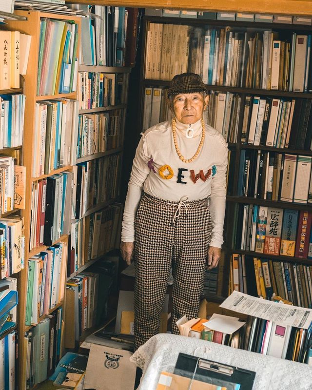 Модний та ефектний 84-річний пенсіонер з Японії підкорив мережу: яскраві фото - фото 334636