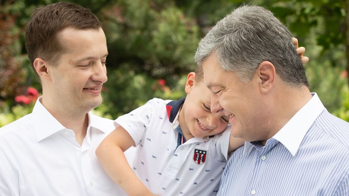 День батька: Порошенко записав чуттєве відео