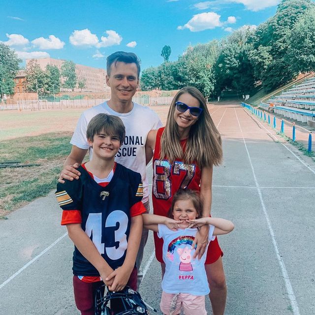 День батька: українські зіркові татусі показали теплі знімки з дітьми - фото 334683