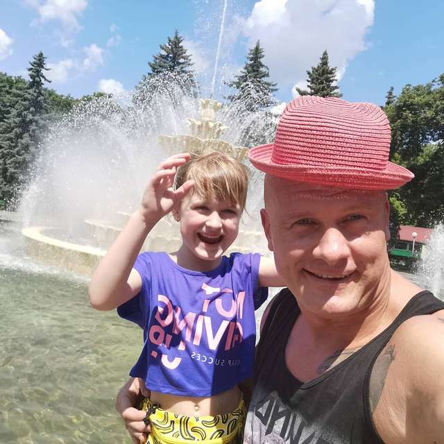 День батька: українські зіркові татусі показали теплі знімки з дітьми - фото 334686