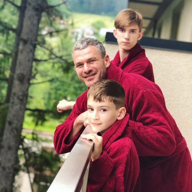 День батька: українські зіркові татусі показали теплі знімки з дітьми - фото 334687