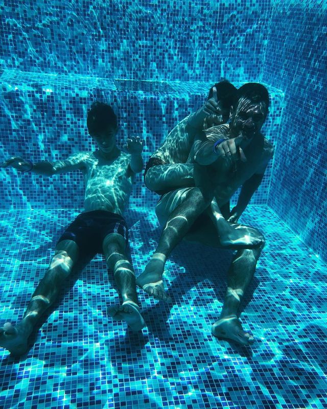 День батька: українські зіркові татусі показали теплі знімки з дітьми - фото 334692