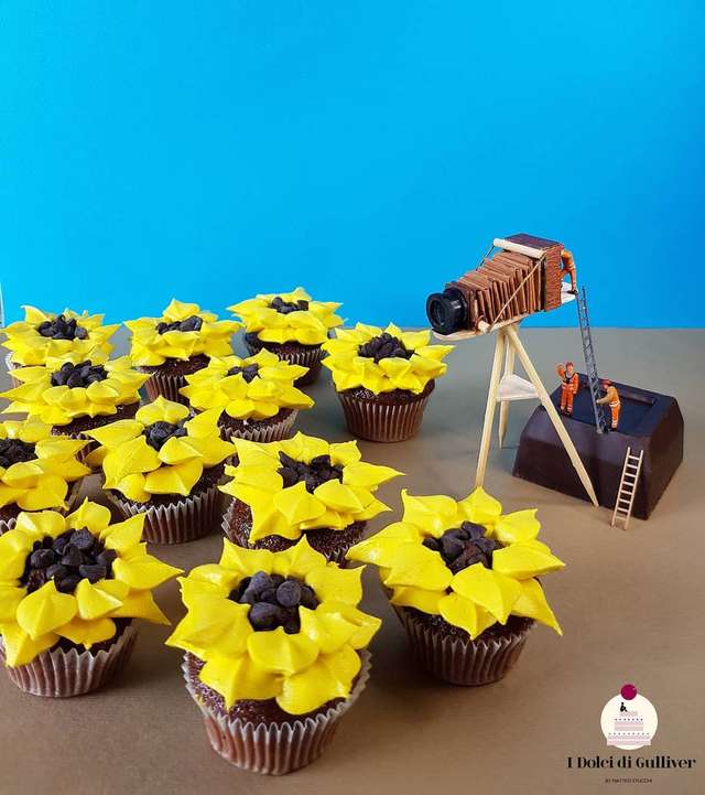Кондитер перетворює десерти в мініатюрні світи: смачні знімки - фото 334968