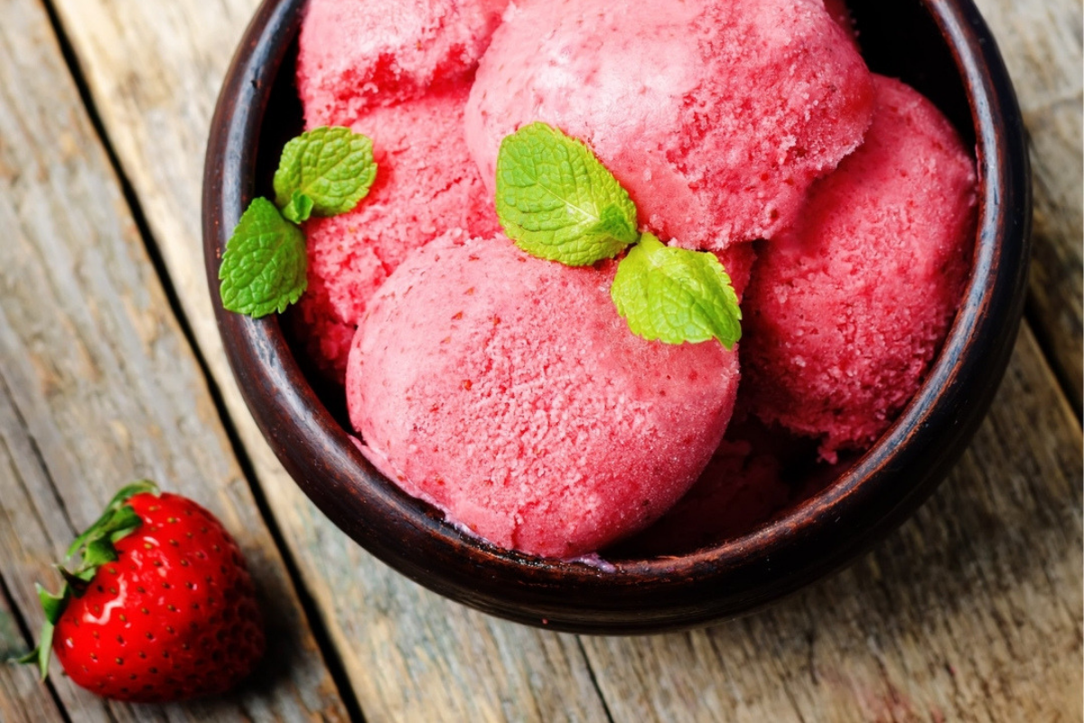 Як приготувати домашнє морозиво з полуниці за 2 хвилини: смачний рецепт