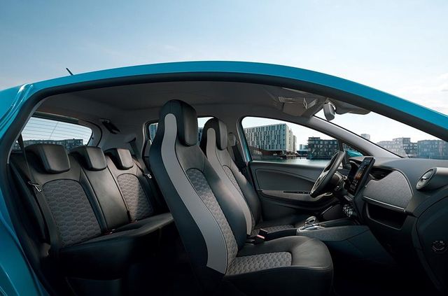 Французи представили оновлений Renault Zoe: оновлений салон і підвищена автономність - фото 335215