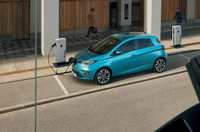 Французи представили оновлений Renault Zoe: оновлений салон і підвищена автономність - фото 335217
