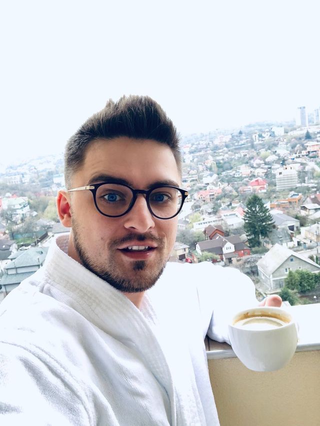 Ранок Юліка не обходиться без кави - фото 335246