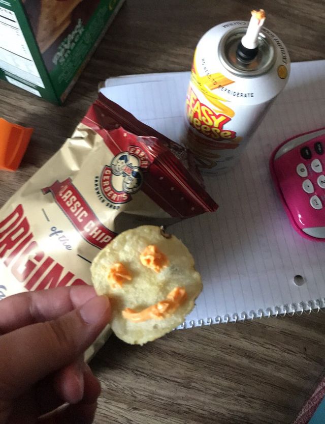 Користувачі діляться в мережі знімками 'найогидніших' перекусів - фото 335602