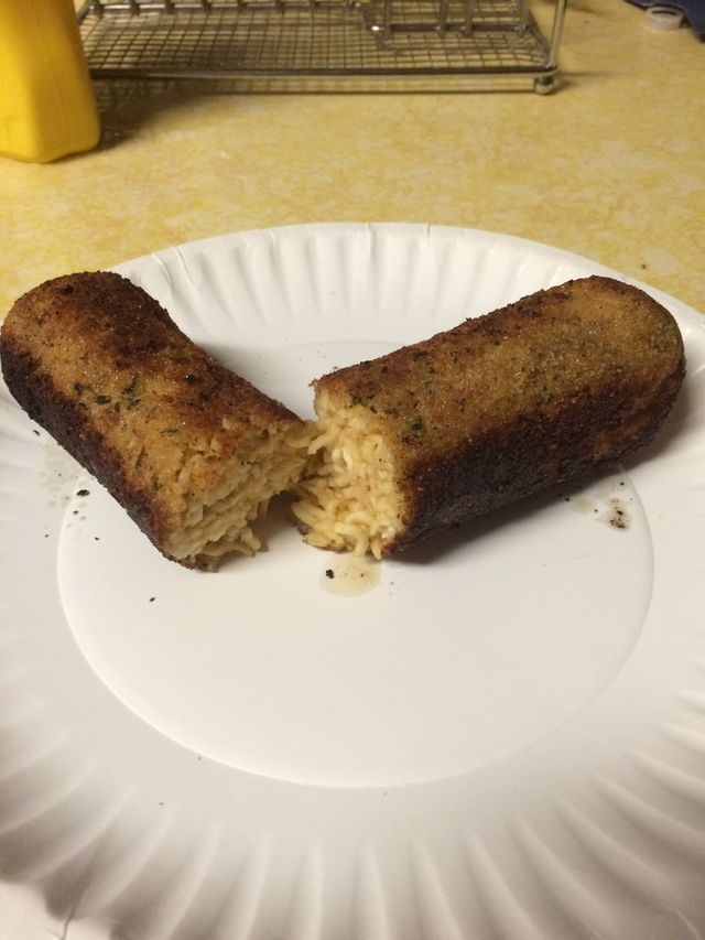 Користувачі діляться в мережі знімками 'найогидніших' перекусів - фото 335604