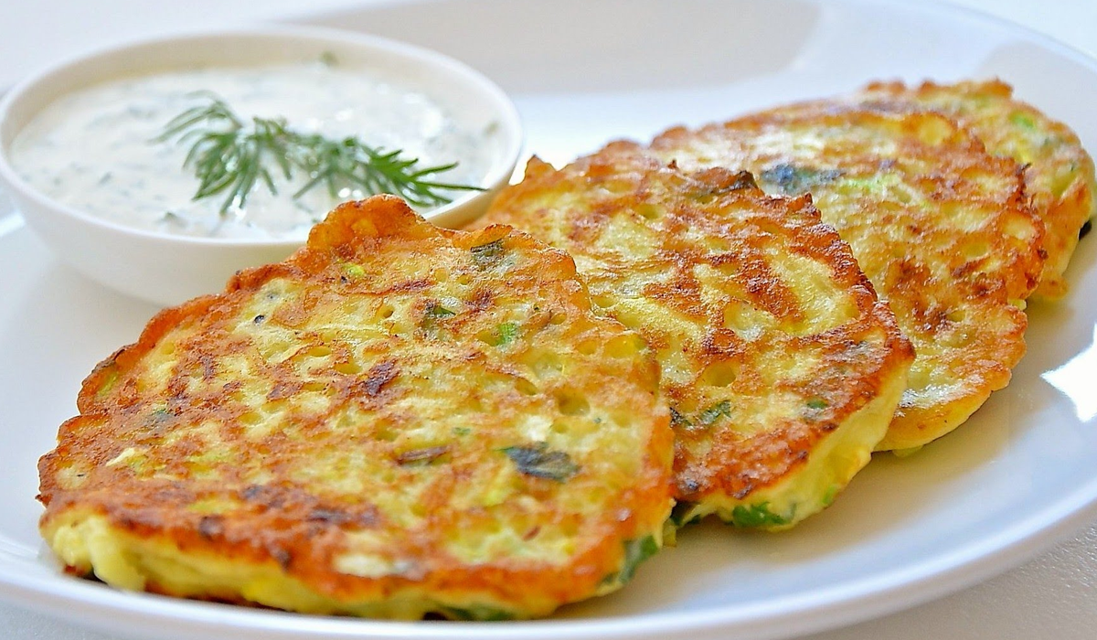 Оладки з кабачків: рецепти корисних і смачних млинців у фото
