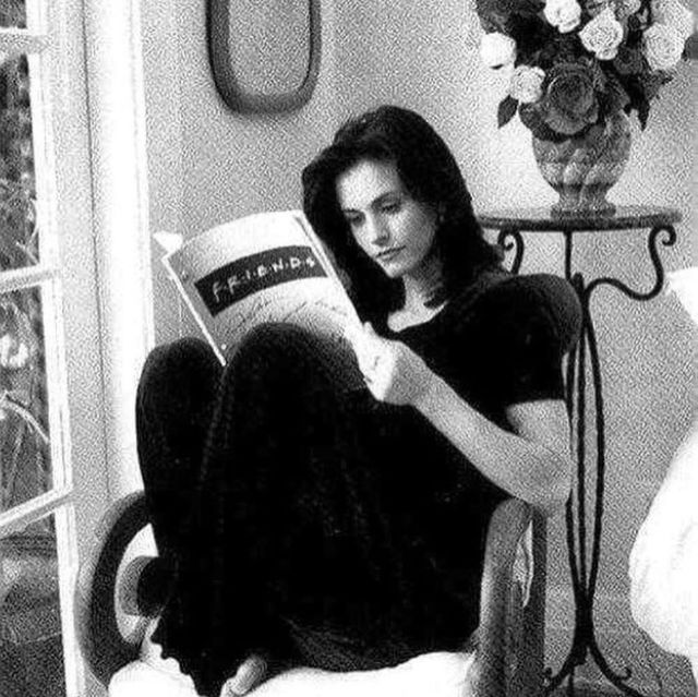 Замислена Моніка - фото 335684