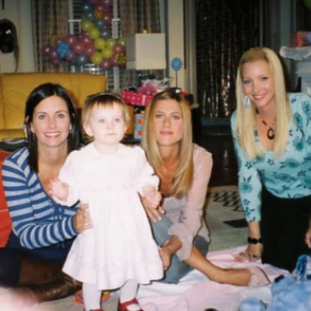 Жіноча половина 'Друзів' з маленькою Еммі - фото 335689