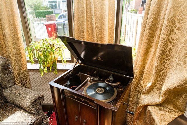 Британець трансформував свою квартиру у стилі 1930-х років - фото 335859