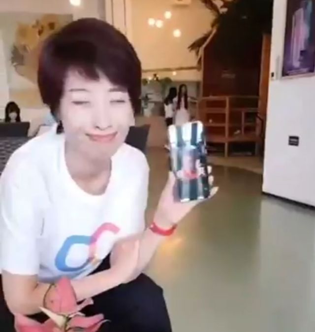 Перший смартфон лінійки Xiaomi CC показали на реальних фотографіях - фото 335951