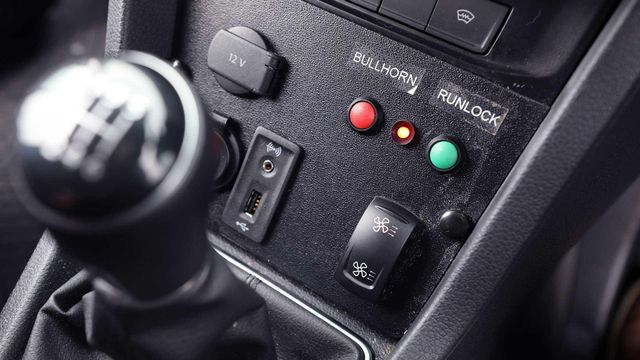 Volkswagen зробив фургон для поліцейських собак - фото 335974