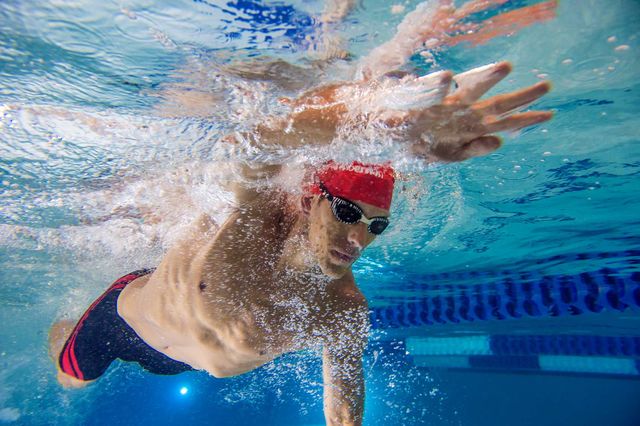 Вода може запросто затекти у ваші вуха - фото 336198