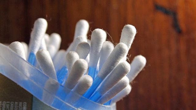 Забудьте про використання ватних паличок - фото 336199