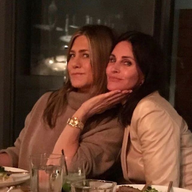 Найкращі подруги Дженніфер Еністон і Кортні Кокс - фото 336209