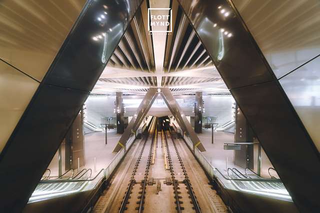 Футуризм і стиль: як виглядає новенька лінія метро в Амстердамі - фото 336403
