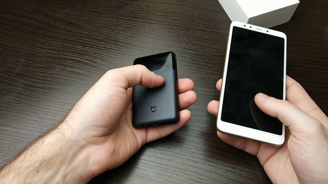 Зліва ультракомпактна бритва Xiaomi MiJia Portable shaver- фото 336495