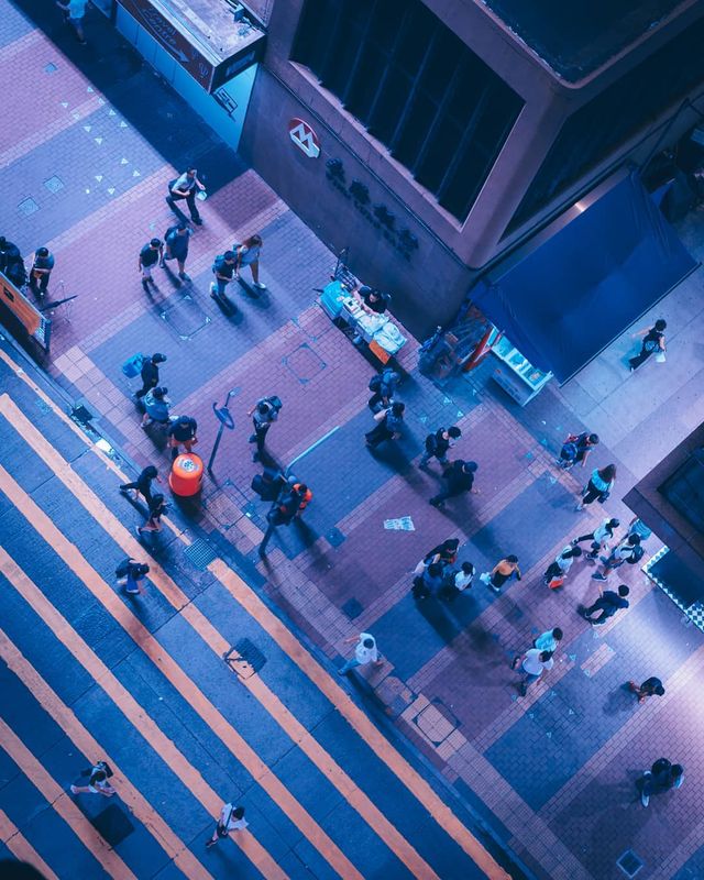 Нічна прогулянка Гонконгом, від якої важко відвести погляд: фото - фото 336546