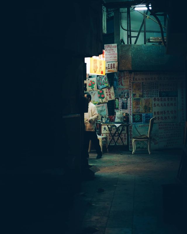 Нічна прогулянка Гонконгом, від якої важко відвести погляд: фото - фото 336547