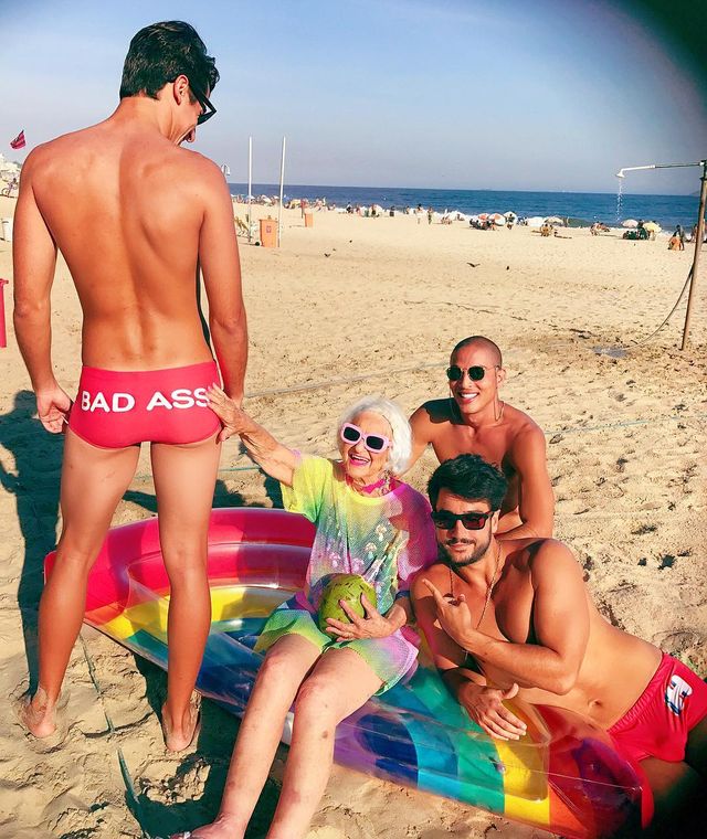 90-річна бабуся підкорила Instagram своїм виглядом - фото 336587