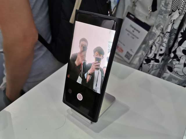 OPPO показала перший у світі смартфон з камерою під екраном - фото 336637