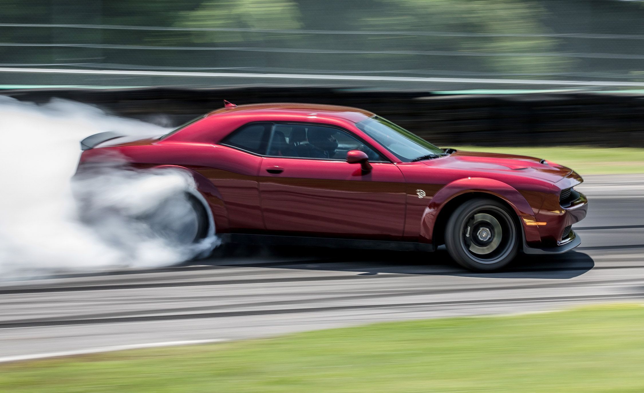 Dodge готує до світової презентації потужну новинку