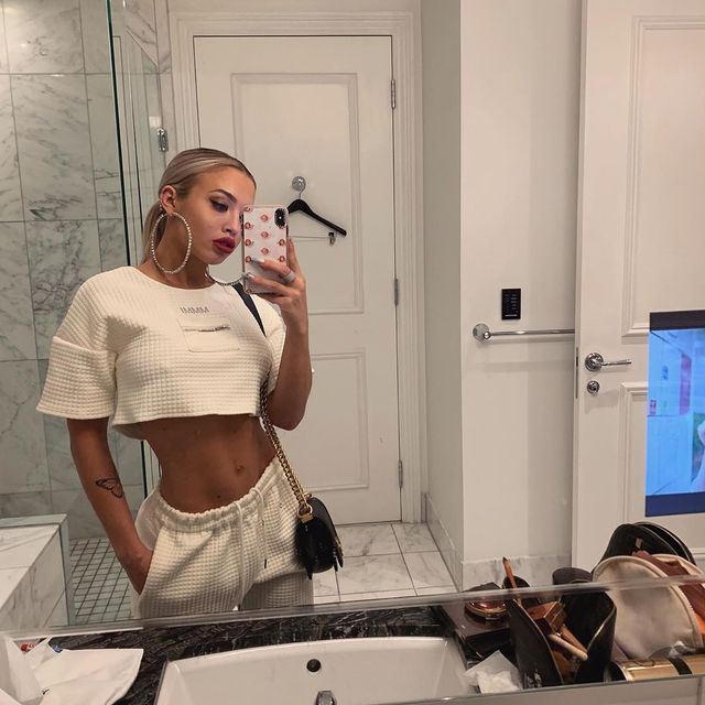 Спокуслива фітнес-няшка показала апетитні форми - фото 336790