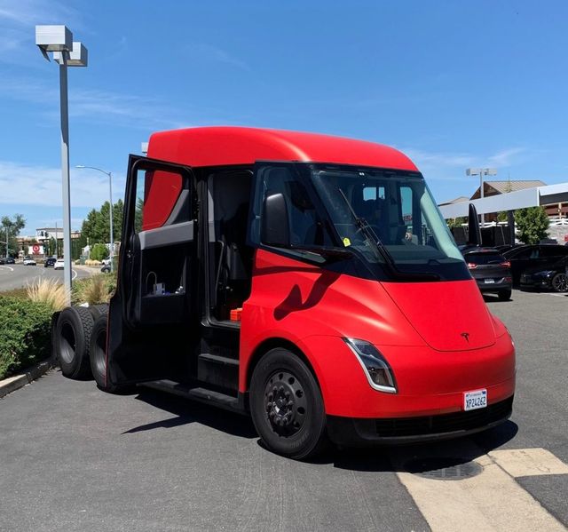 Тягач Tesla Semi - фото 336832