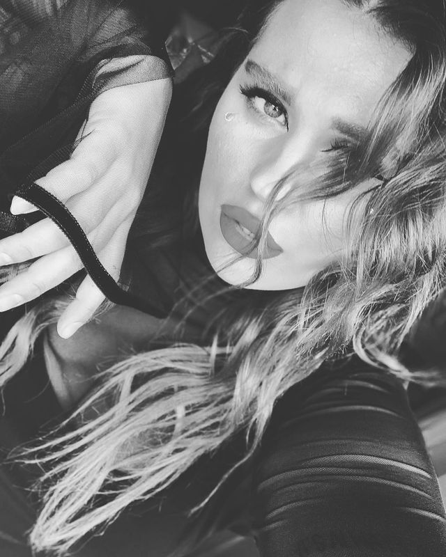 Олександра з KAZKA спокушає одним лише поглядом - фото 336962