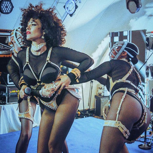 Даша Астаф'єва приголомшила шанувальників БДСМ-костюмом: пікантні фото - фото 337016