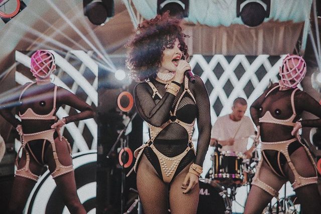 Даша Астаф'єва приголомшила шанувальників БДСМ-костюмом: пікантні фото - фото 337018