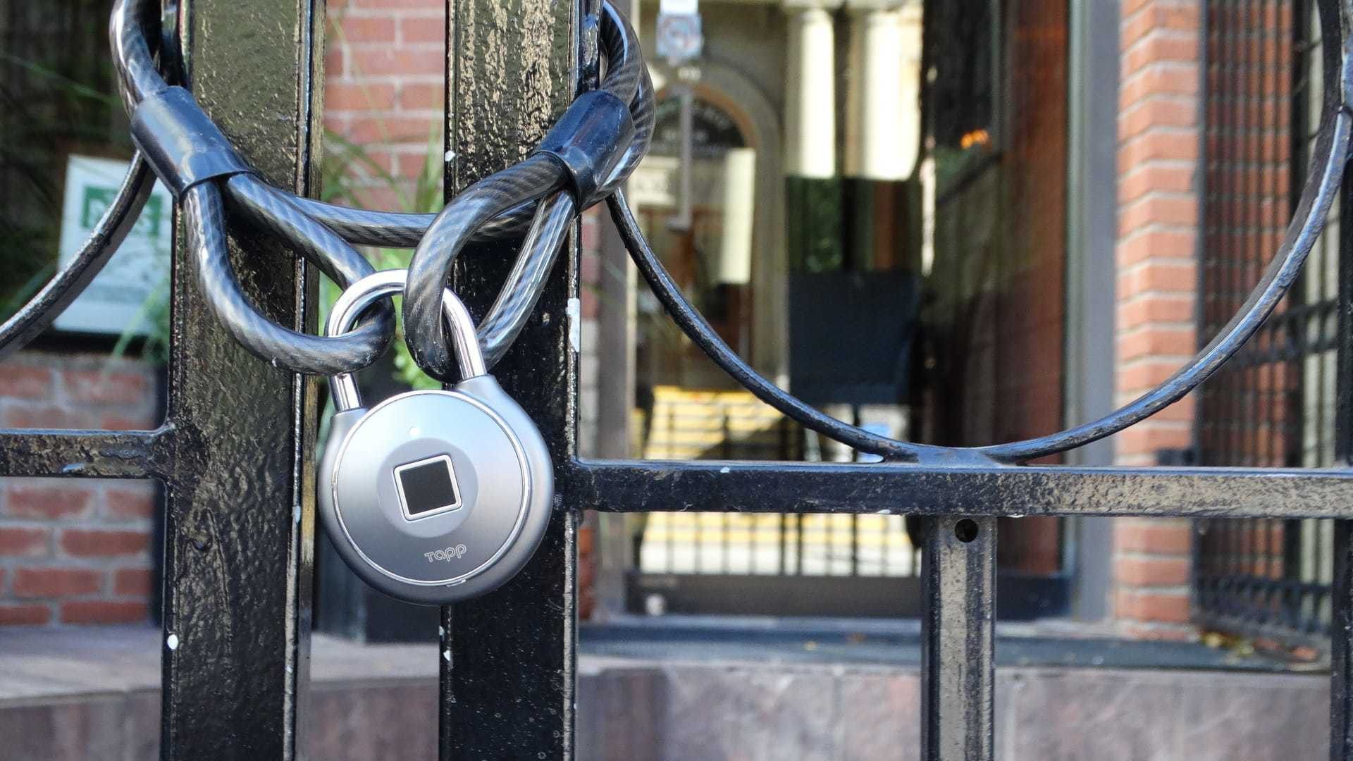 Популярний блогер перевірив на міцність смарт-замок