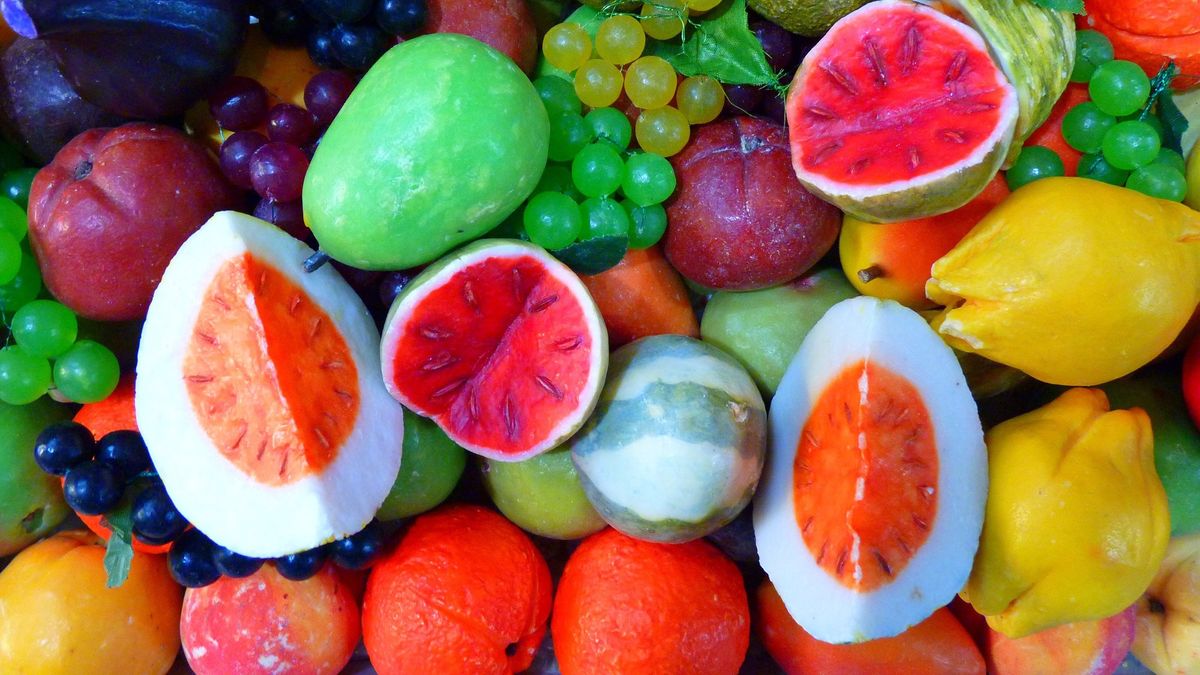 З яких фруктів і овочів не варто знімати шкірку - фото 1