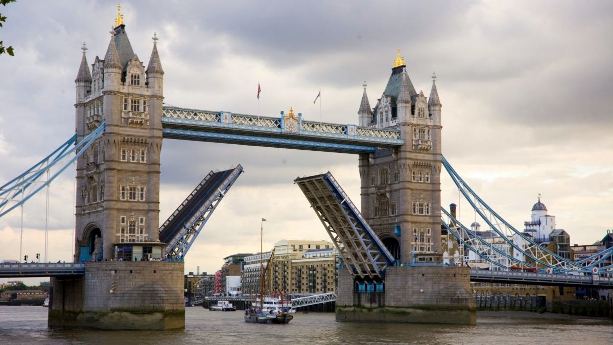 Знаменитому Тауерському мосту у Лондоні виповнилося 125 років