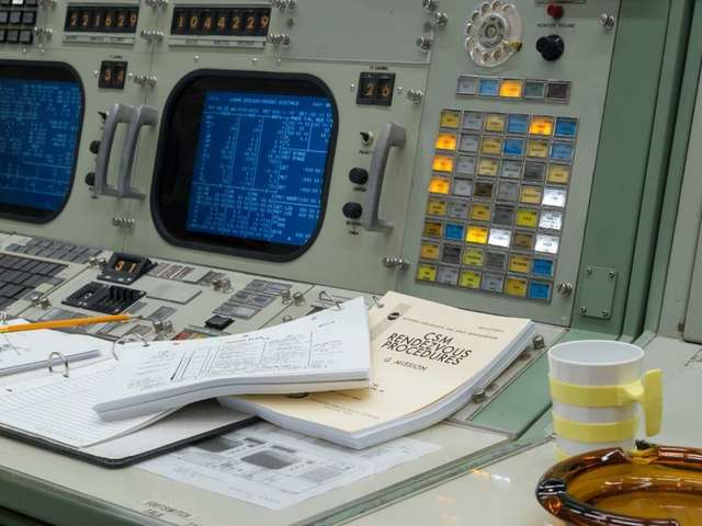 50 років потому: у NASA відновили центр управління польотами місії Аполлон - фото 337302