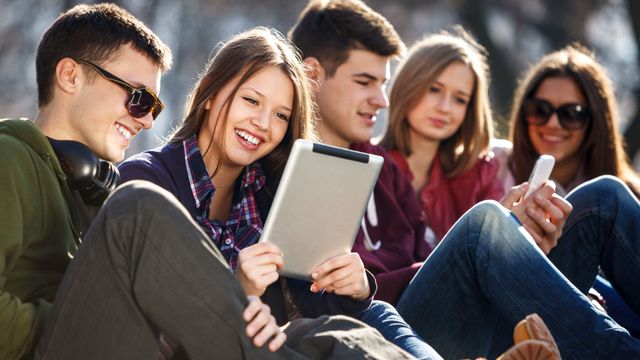 Молодь впевнена у завтрашньому дні- фото 337366