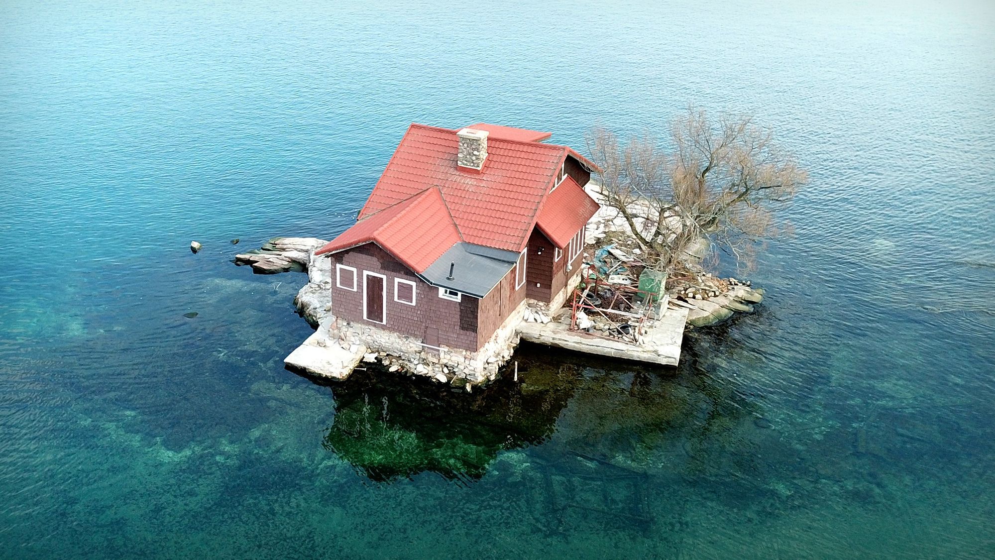 Цей невеликий острів має площу трохи більше 300 м² - фото 1